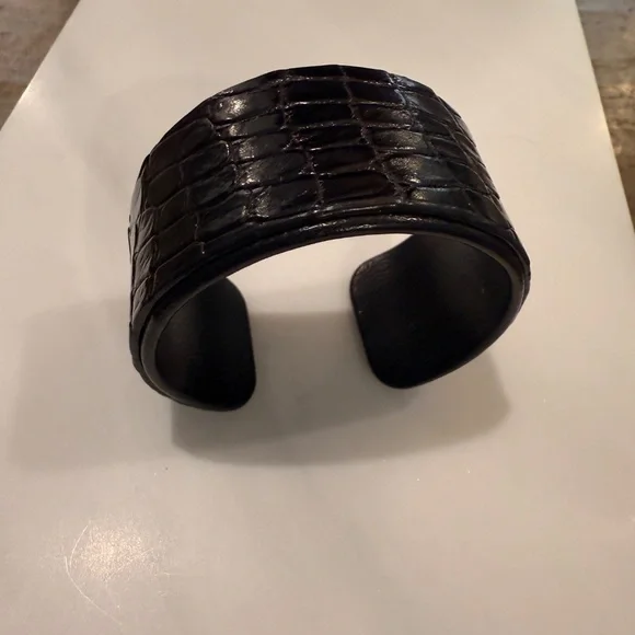 LEMA•J DESIGN Handcrafted Black Alligator Leather Cuff Bracelet - Picture 3 of 5